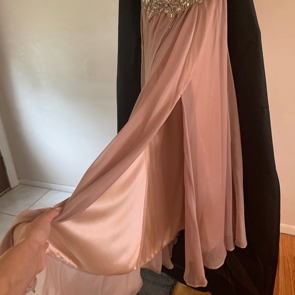 Stunning mother of the bride dress beaded - Picture 9 of 13